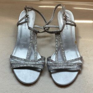 FIONI Clothing Silver Strappy Heels